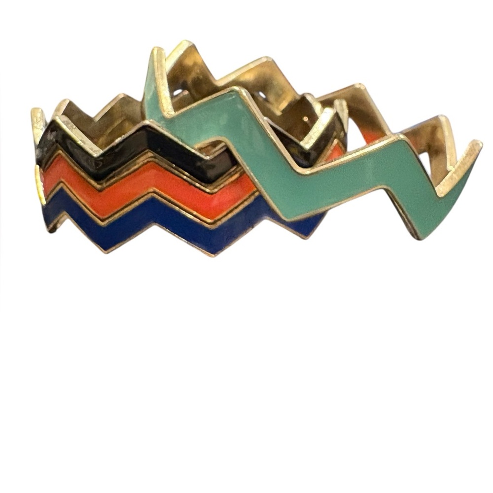 Four Enamel chevron bangles. 3 thin and 1 thick. JB4